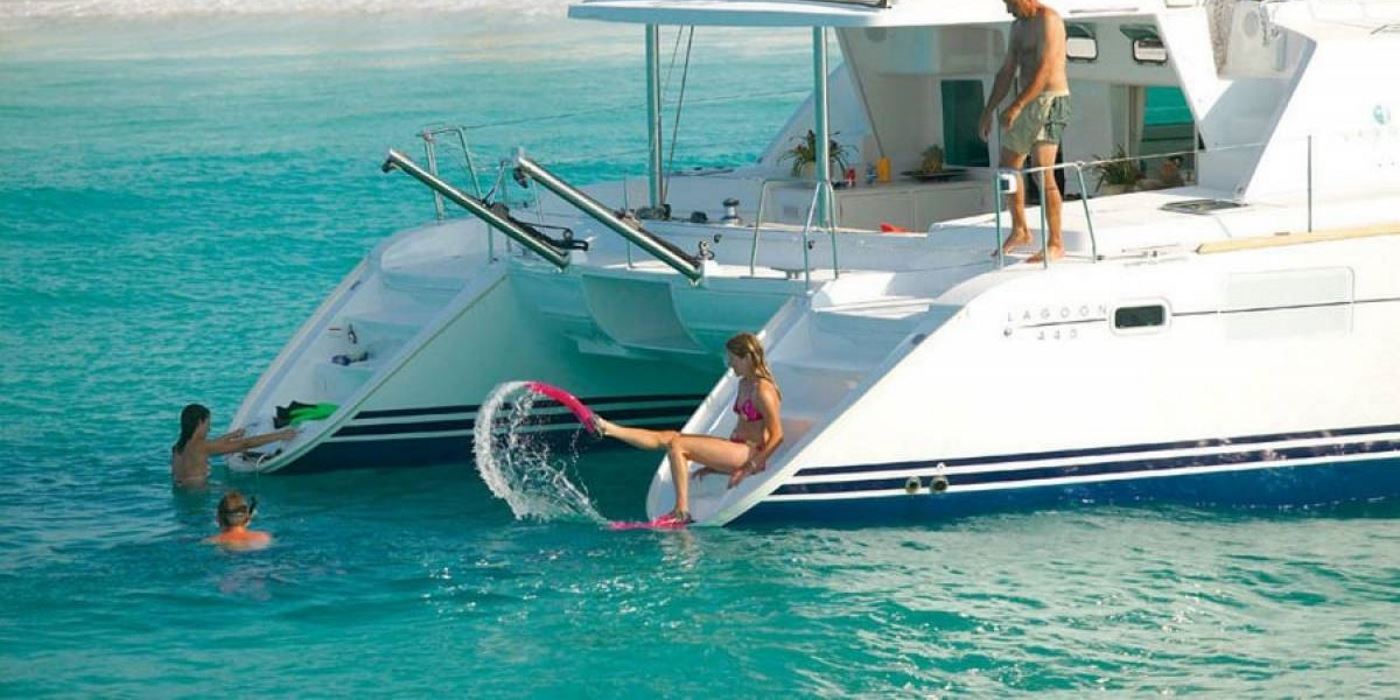 barcos malaga fiestas eventos despedidas catamaran